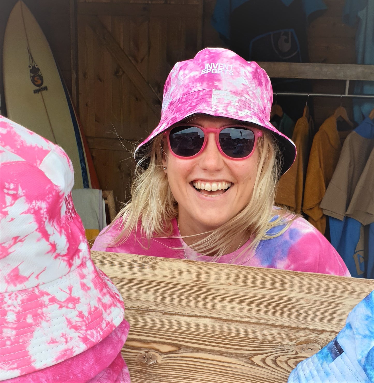 The FUSCHIA SHOCK Bucket Hat