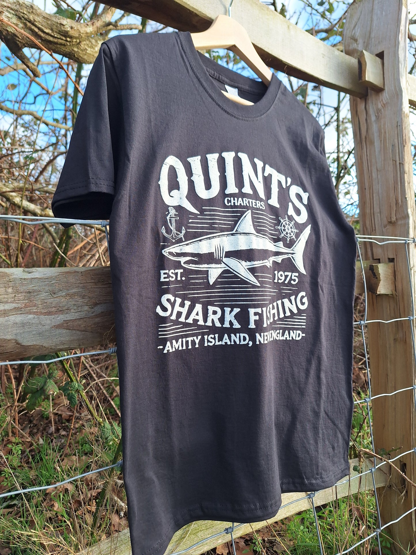 Pure cotton QUINT'S T-Shirt in black - the perfect celebation of 50 years of the movie Jaws! (Copy)