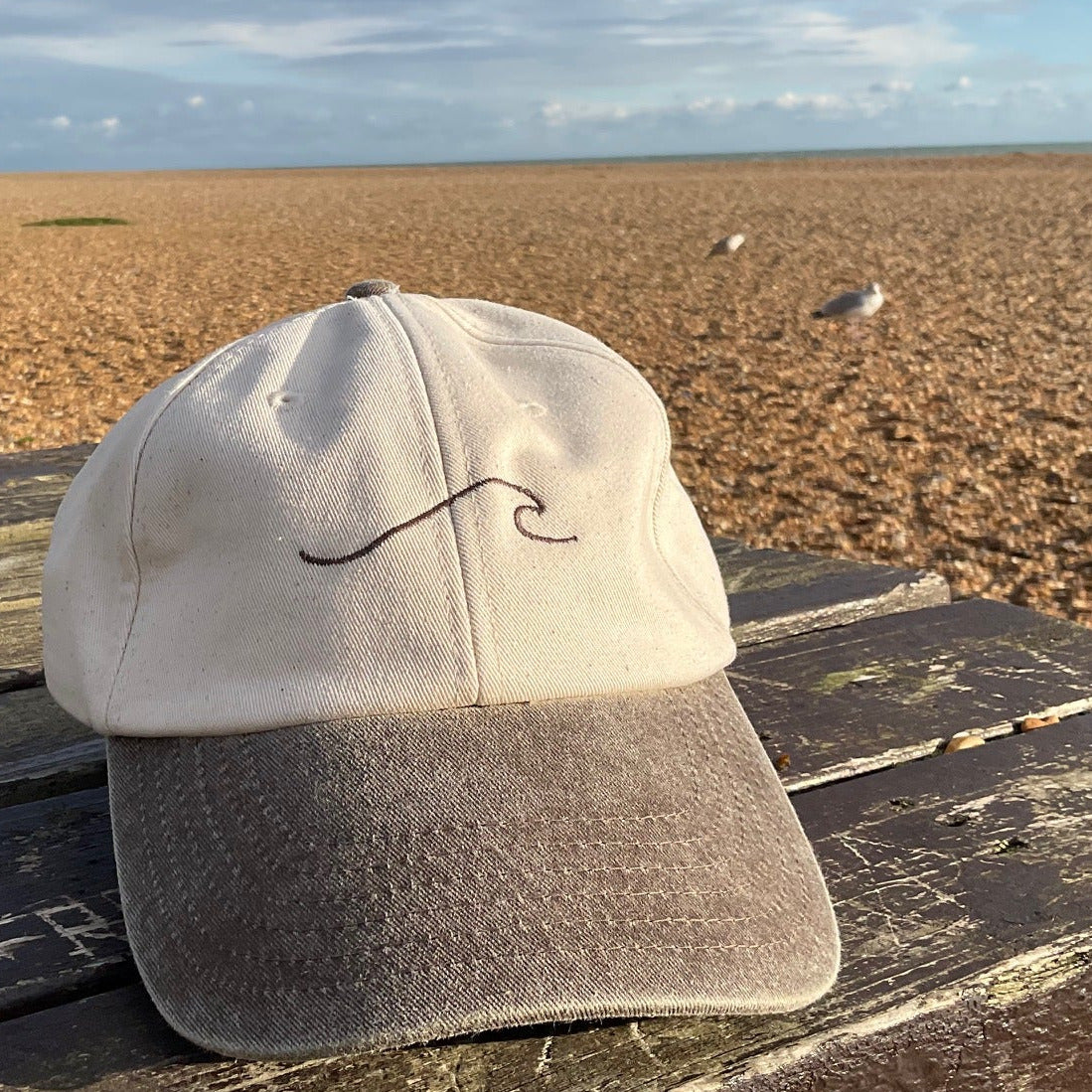 Two tone vintage washed WAVE Baseball caps in 5 colours.  100% natural cotton
