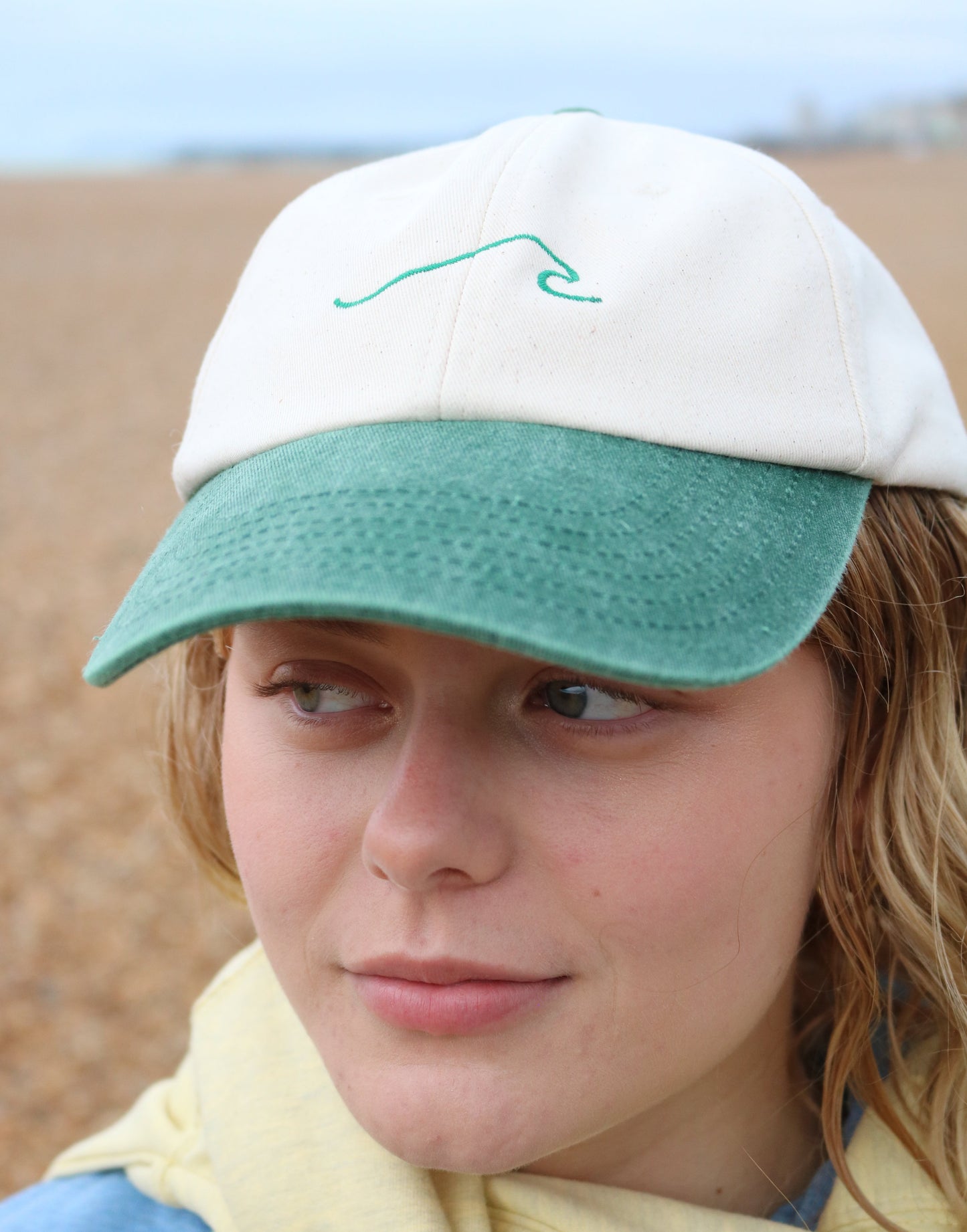 Two tone vintage washed WAVE Baseball caps in 5 colours. 100% natural cotton