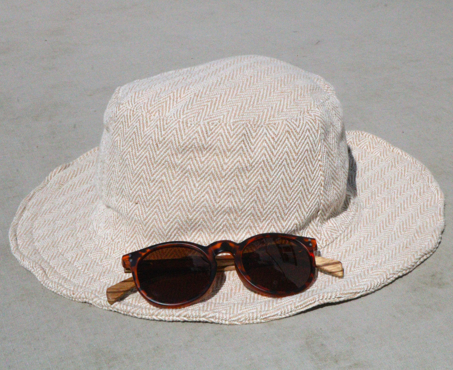 Unisex HERRINGBONE OUTBACK CREAM hat with a flexible, finished and lined brim. Beautiful pure Cotton and Fairtrade.