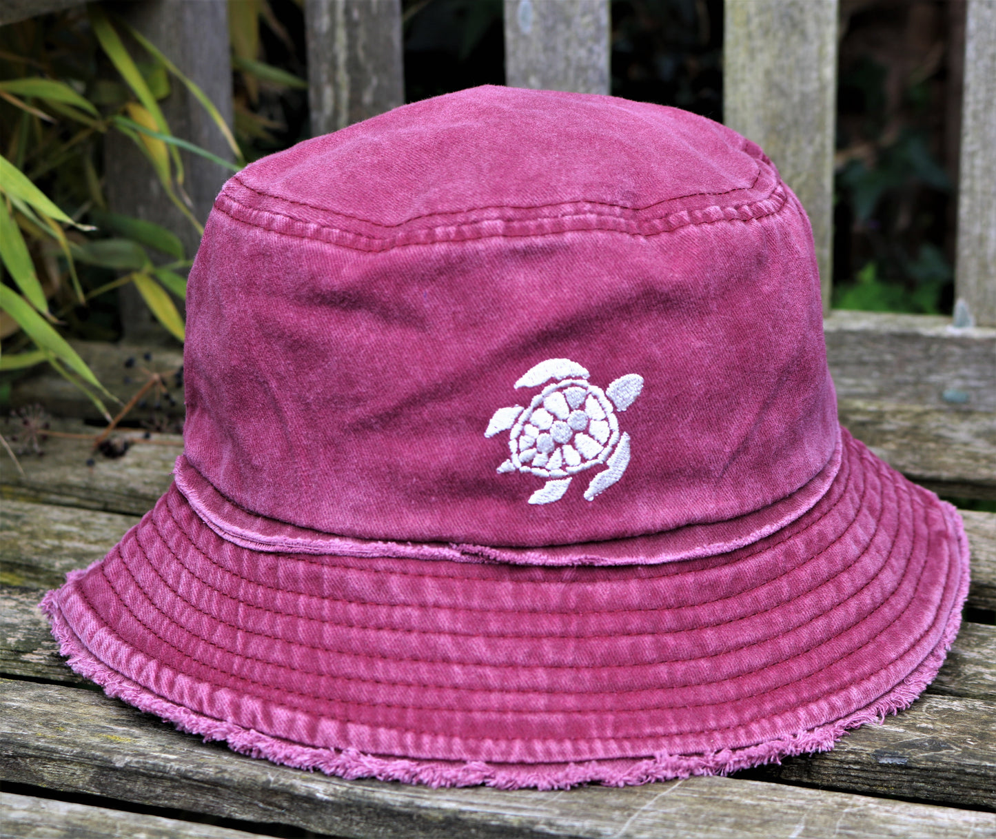 The VINTAGE PINOT vintage washed Bucket hat