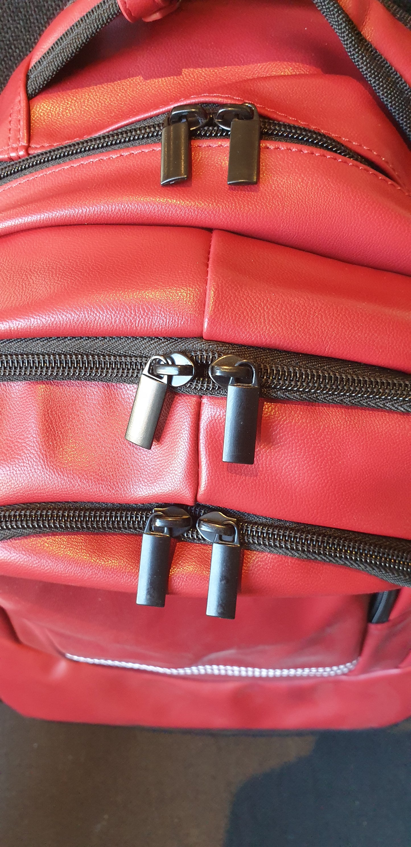 Cricket Red Rucksack 🏏 Zip Close View