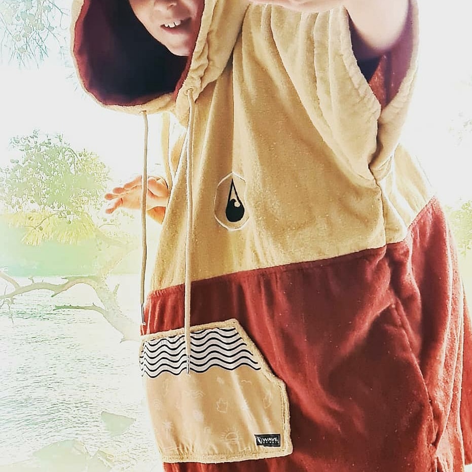 Kids' Wave Poncho DUNAS Close View Of Logo & Pocket