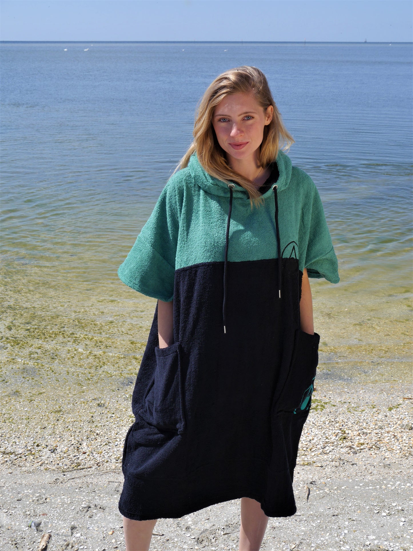 Wave Style Poncho MOVE Hands Staying Warm in Beach Poncho