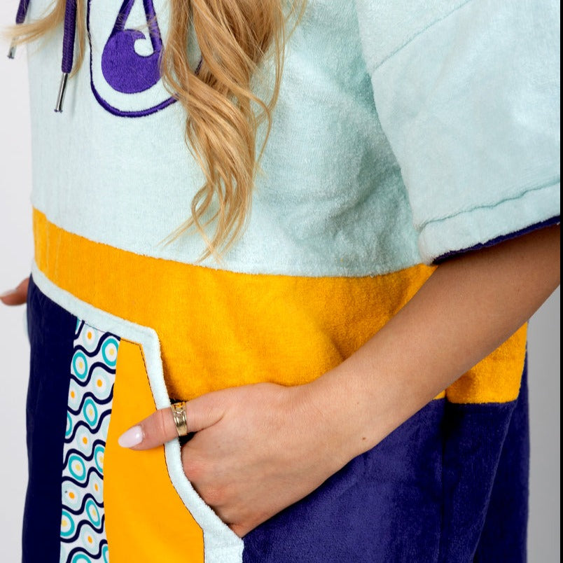 Maniero Poncho Hand In Pocket