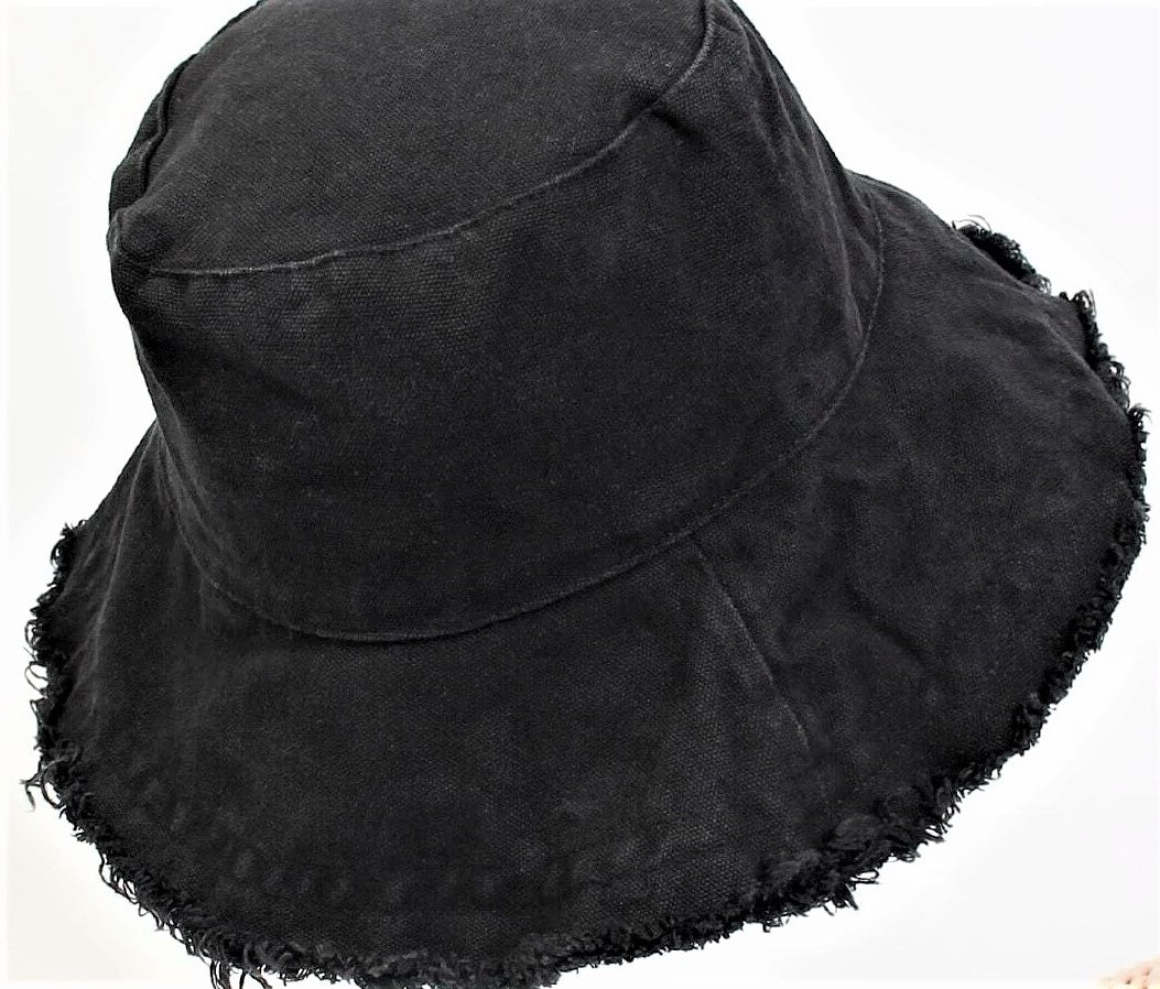 The JETT frayed Bucket hat