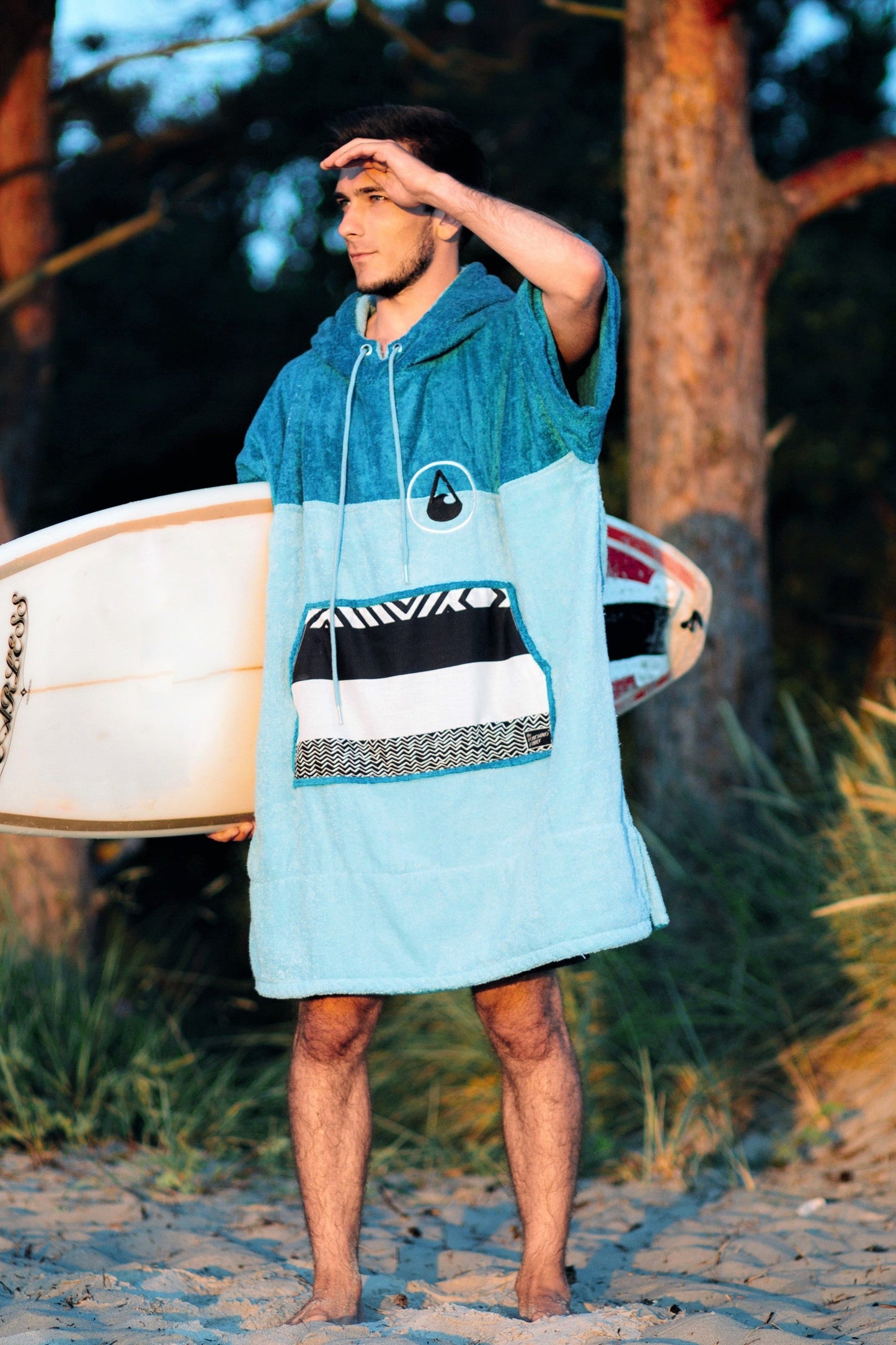 Wave Style Poncho AIR Male model with surf board