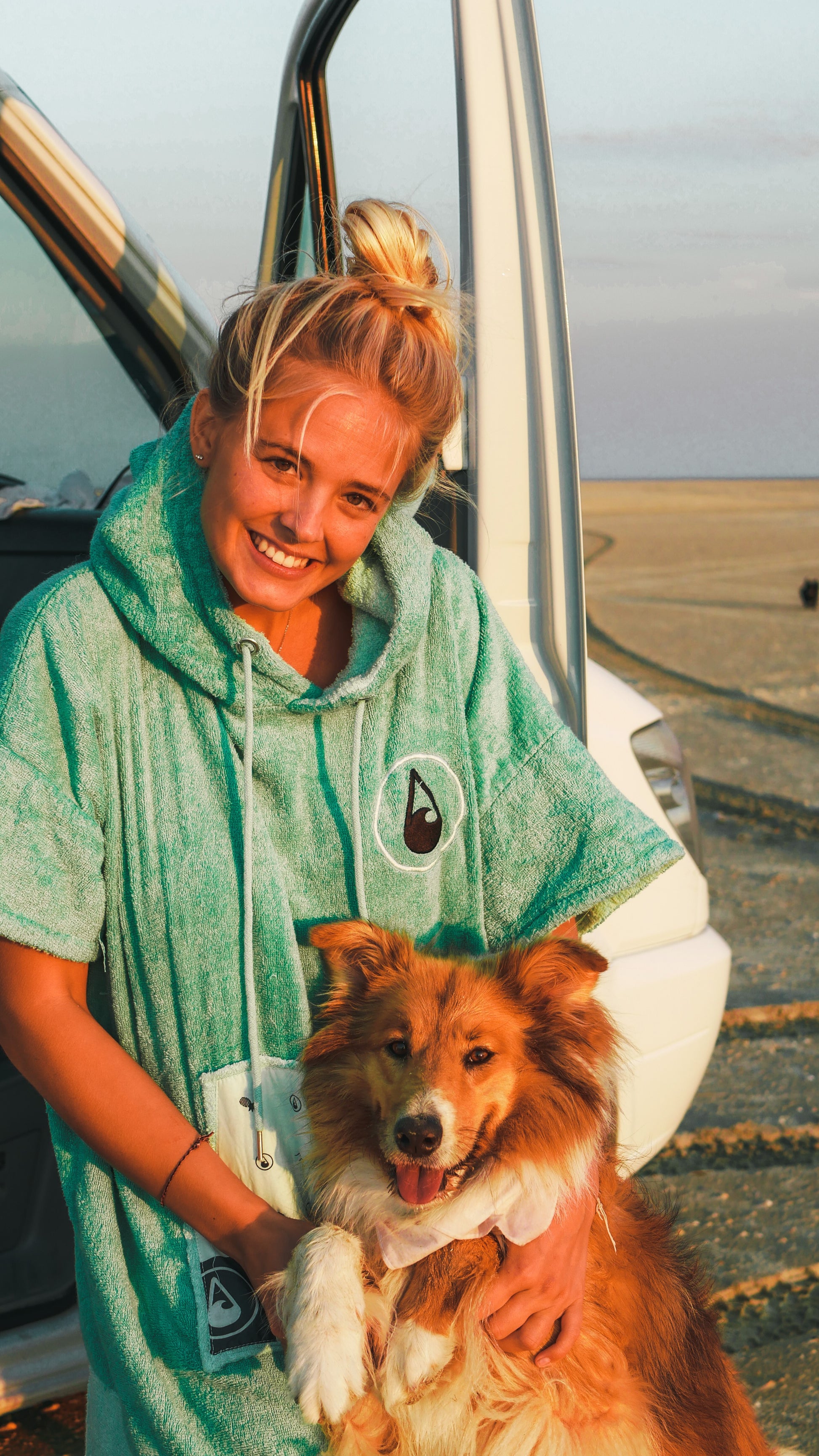 Wave Style Poncho LIZ With Dog Keeping Warm Surf Poncho