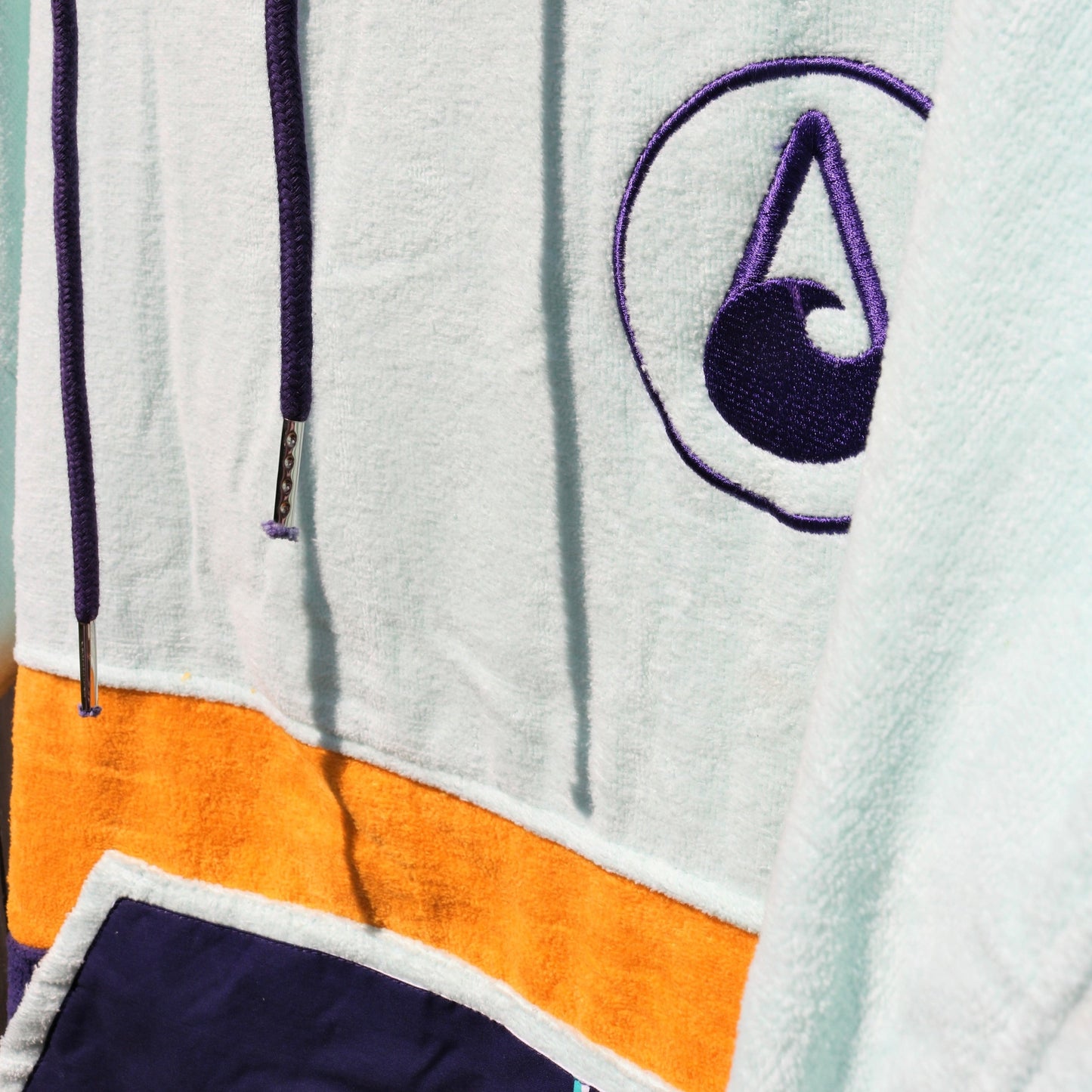 Maniero Poncho Logo Close View