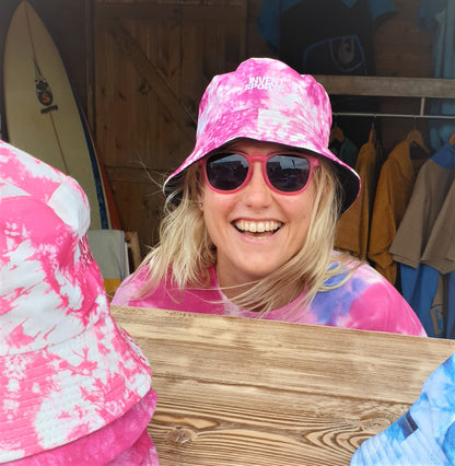 The FUSCHIA SHOCK Bucket Hat