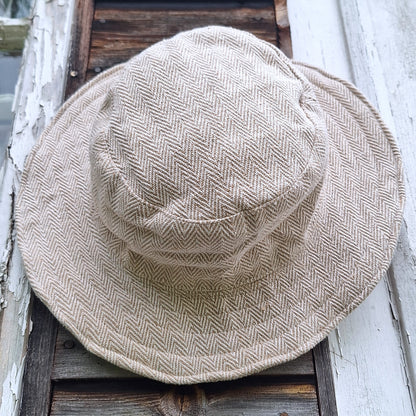 Unisex HERRINGBONE OUTBACK CREAM hat with a flexible, finished and lined brim. Beautiful pure Cotton and Fairtrade.