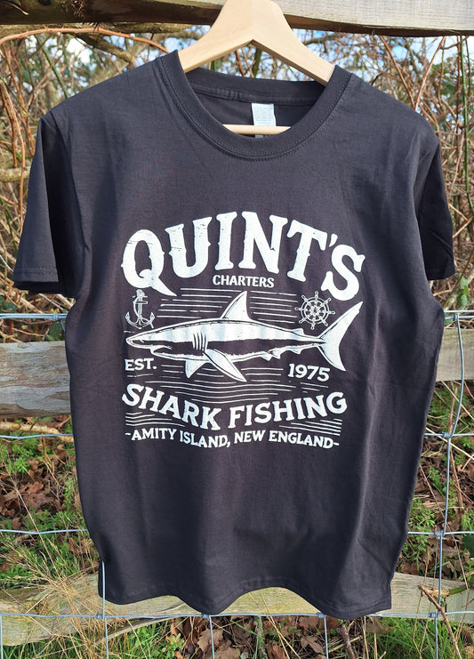 Pure cotton QUINT'S T-Shirt in black - the perfect celebation of 50 years of the movie Jaws! (Copy)