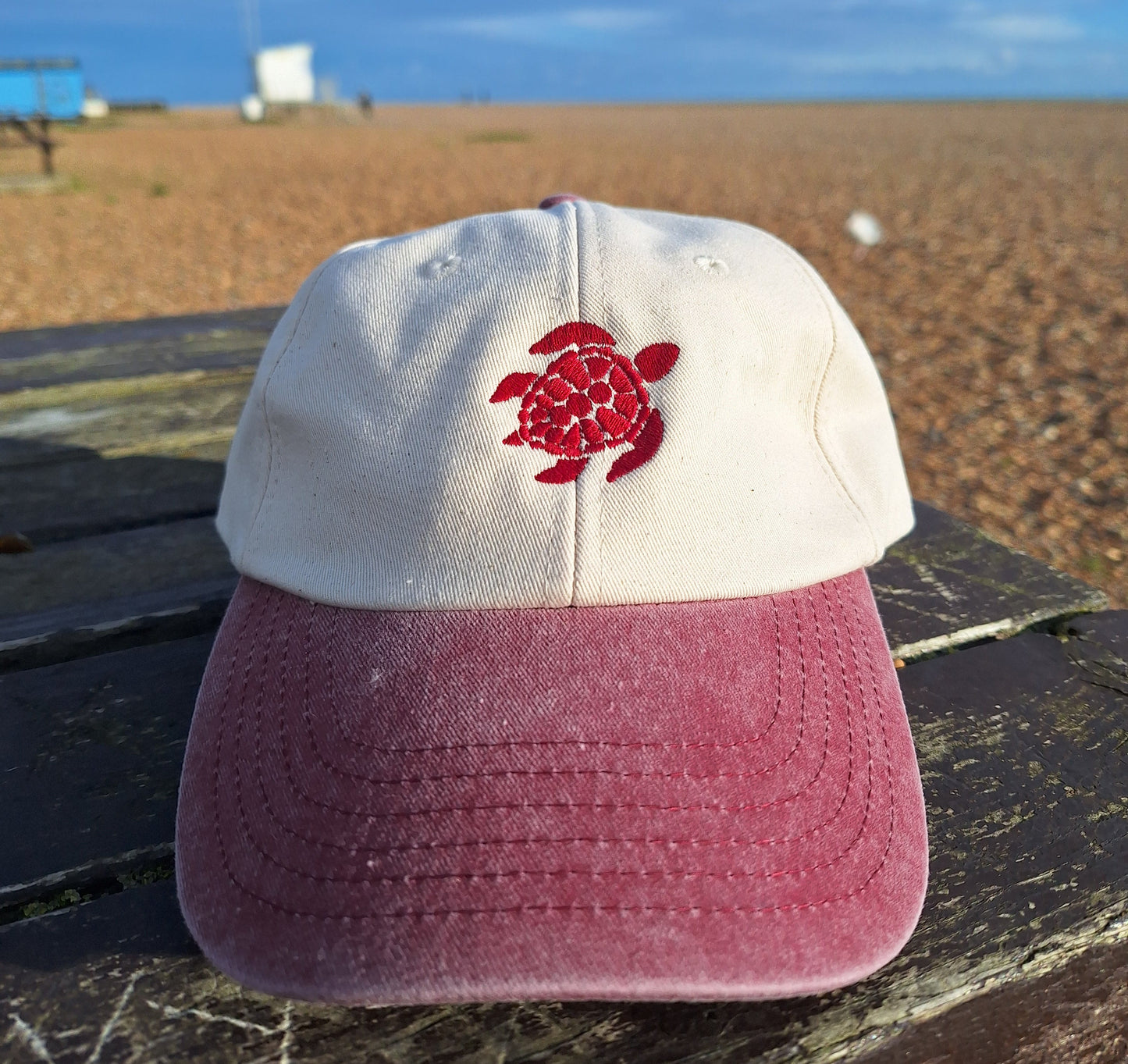 Two tone vintage washed WAVE Baseball caps in 5 colours.  100% natural cotton