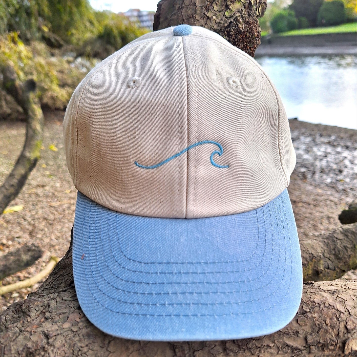 Two tone vintage washed WAVE Baseball caps in 5 colours.  100% natural cotton