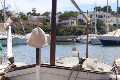 Unisex HERRINGBONE OUTBACK CREAM hat with a flexible, finished and lined brim. Beautiful pure Cotton and Fairtrade.