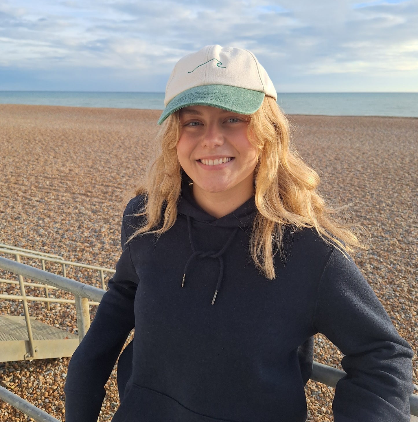 Two tone vintage washed WAVE Baseball caps in 5 colours.  100% natural cotton