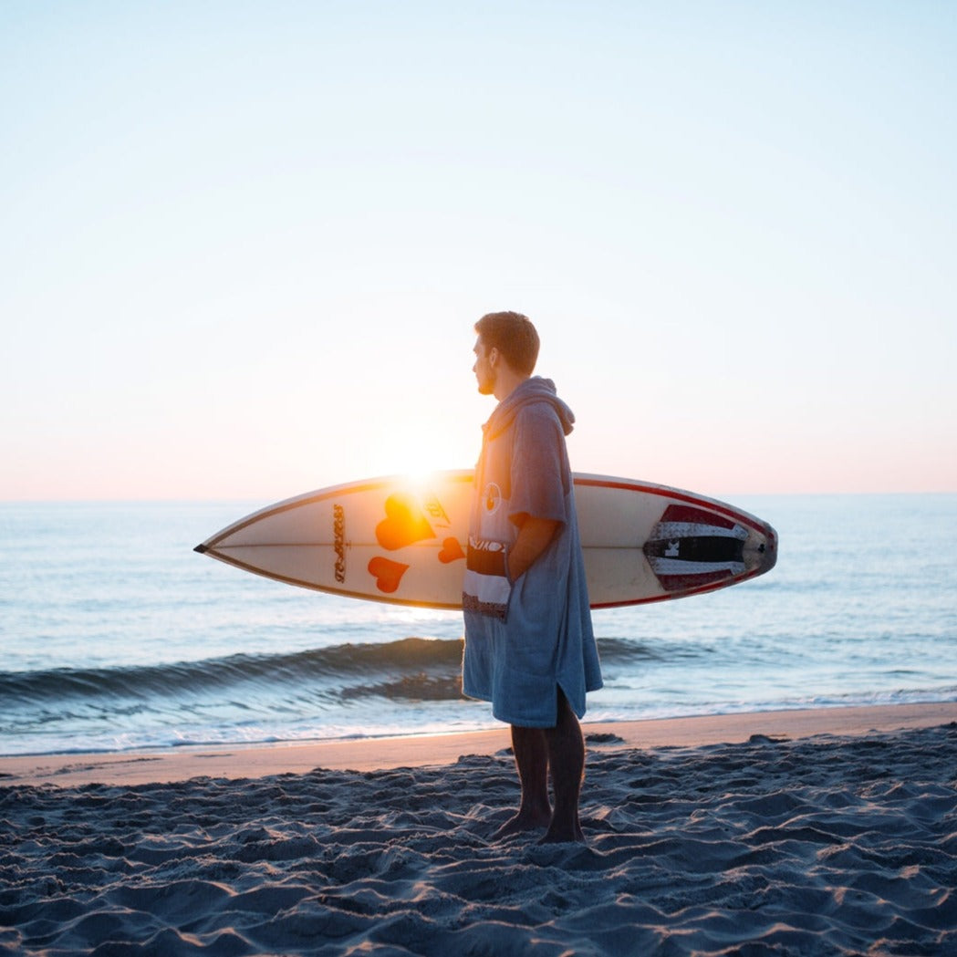 Wave Style Poncho AIR At The Beach Surfing