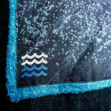 Wave Style Poncho UNO Closer View Pattern Pocket