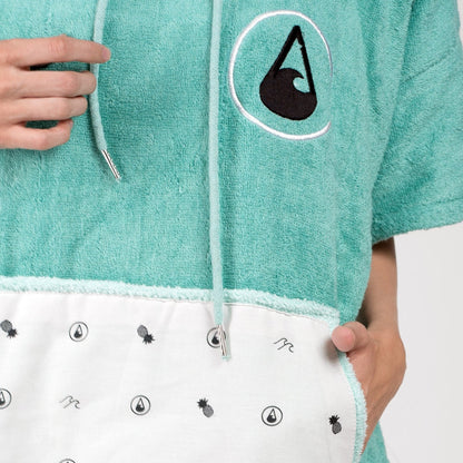 Wave Style Poncho LIZ Logo And Pattern Front View