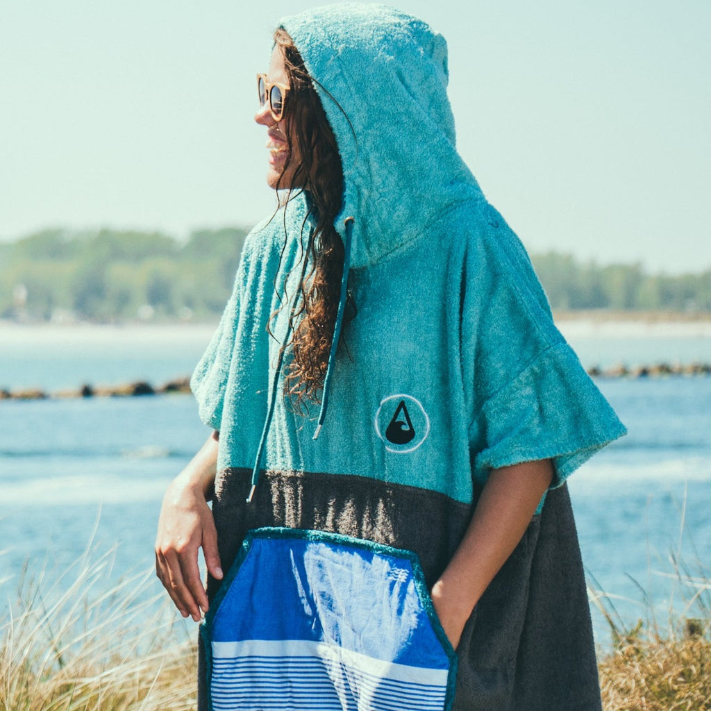 Wave Style Poncho TRES Hood Up