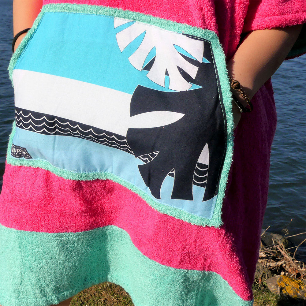 Wave Style Poncho PINK WAVE Pocket Keeping Warm Close View