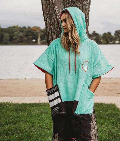 Wave Style Poncho DOS Hood Up & Hands In Pocket