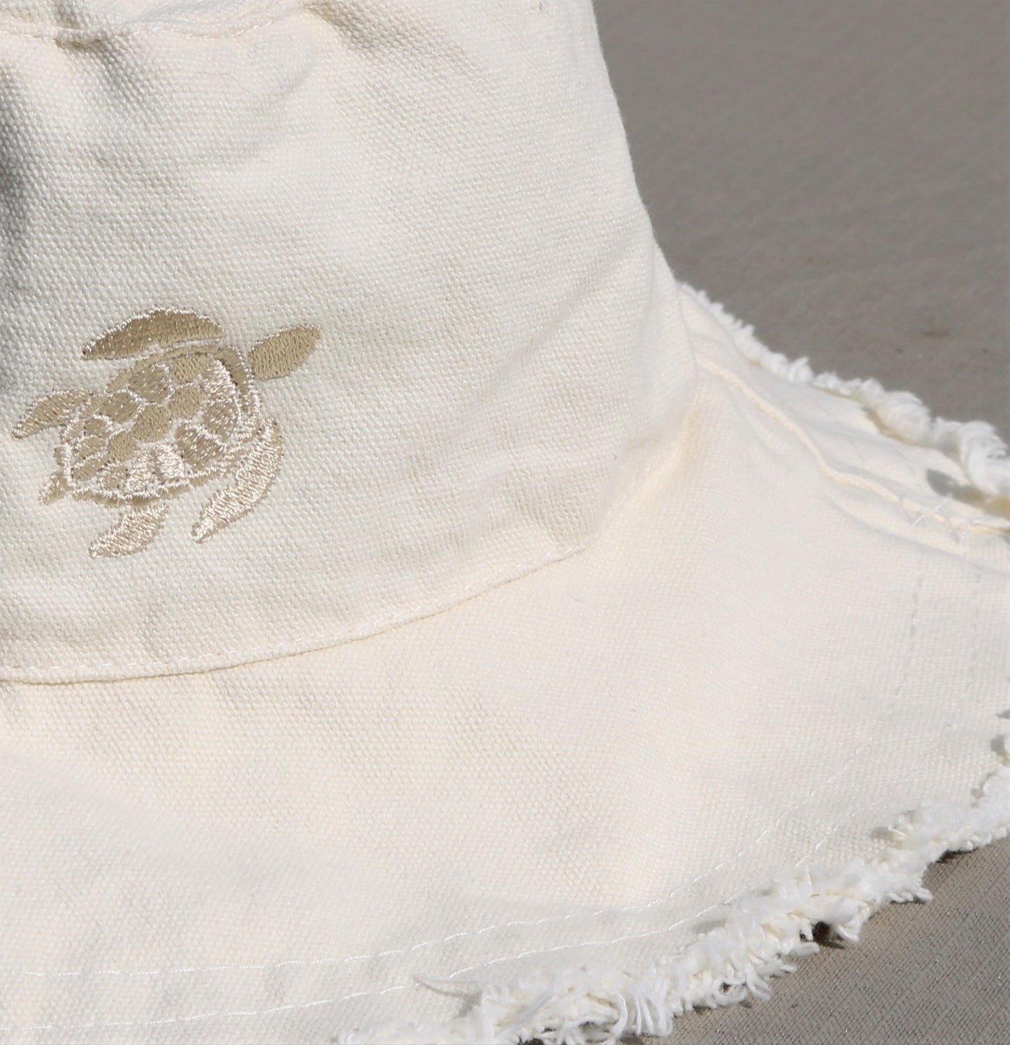 The MONTE frayed Bucket Hat
