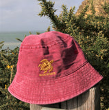 The VINTAGE BORDO Bucket hat on a fence | InventSports