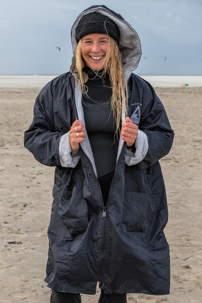 Wave Storm Poncho BISO Main Image at beach