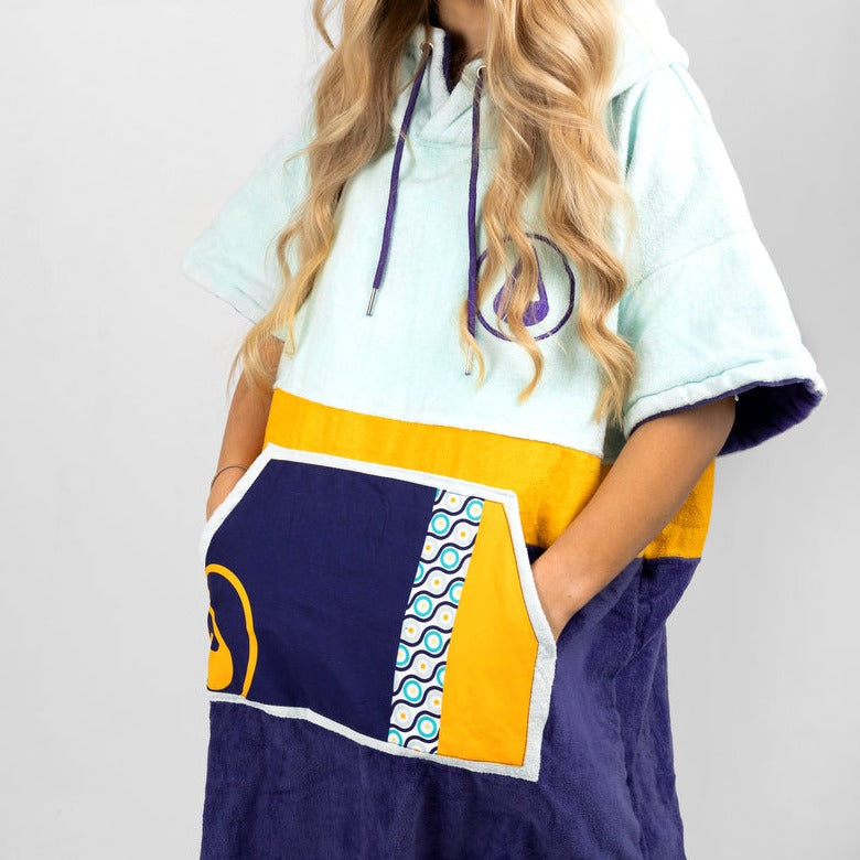Maniero Poncho Side View With Hands In Pocket Ponchos