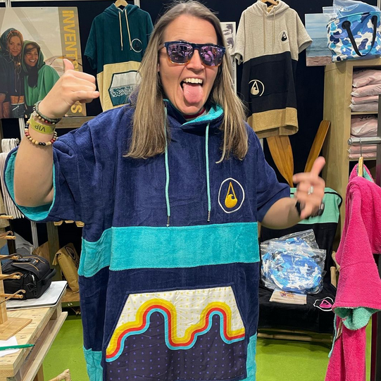 Wave Hawaii Bluebow Poncho Model