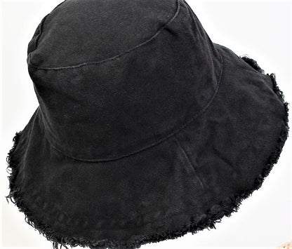 The JETT frayed Bucket hat