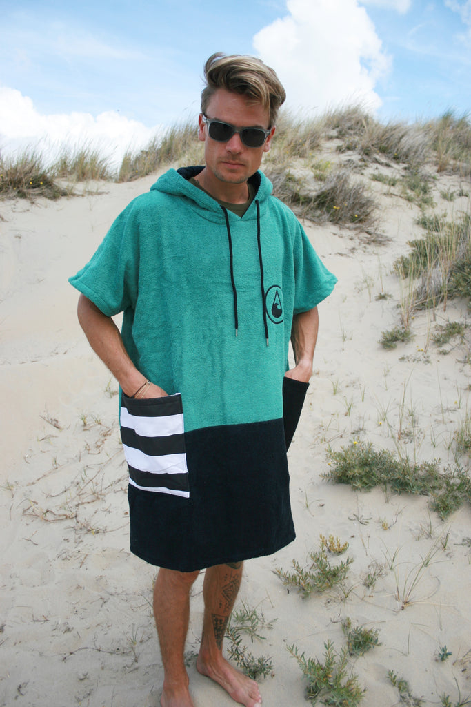 The FARO Surf/Beach Poncho and changing robe Body Warmer Hands In Pocket